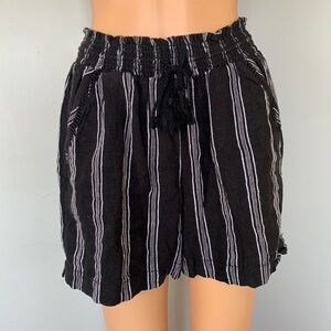 Elastic waist shorts